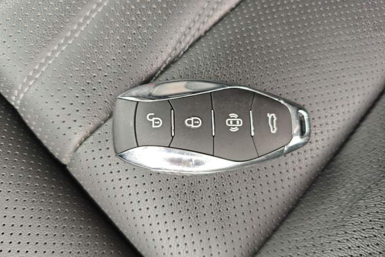 Used Hongqi HS7 PHEV 2024 2.0T PHEV Four-Wheel-Drive Flagship Edition 6 Seats Interior 1