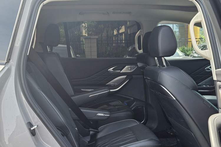 Used Hongqi HS7 PHEV 2024 2.0T PHEV Four-Wheel-Drive Flagship Edition 6 Seats Interior 3