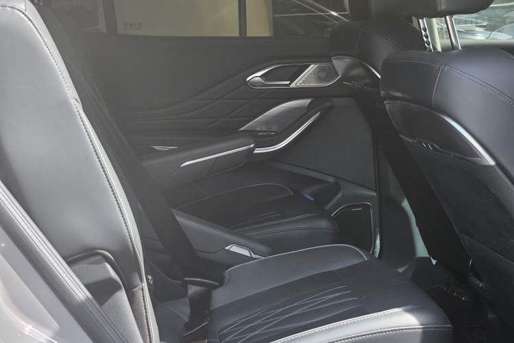 Used Hongqi HS7 PHEV 2024 2.0T PHEV Four-Wheel-Drive Flagship Edition 6 Seats Interior 4