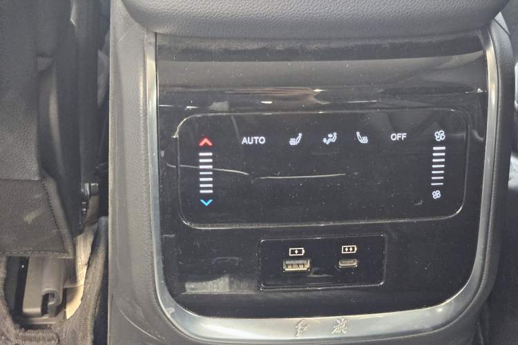 Used Hongqi HS7 PHEV 2024 2.0T PHEV Four-Wheel-Drive Flagship Edition 6 Seats Interior 5