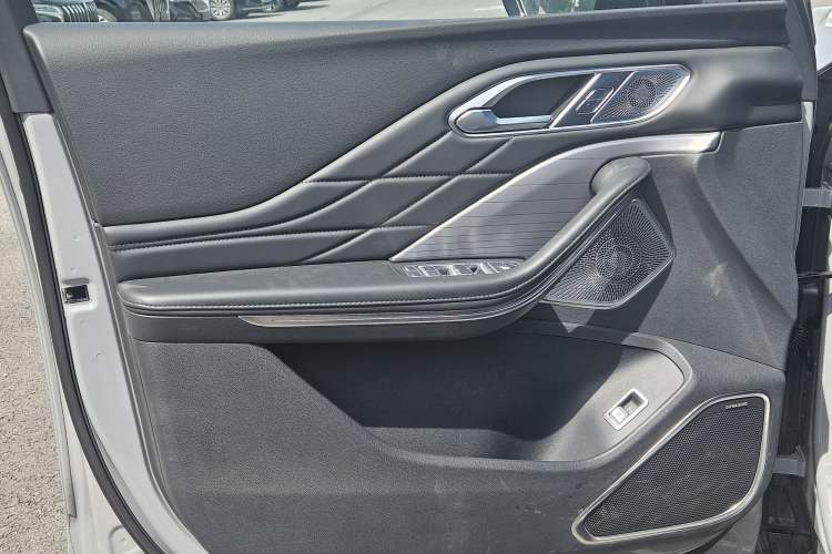 Used Hongqi HS7 PHEV 2024 2.0T PHEV Four-Wheel-Drive Flagship Edition 6 Seats Interior 7