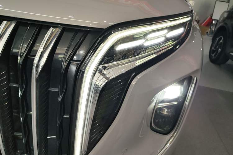 Used Hongqi HS7 PHEV 2024 2.0T PHEV Four-Wheel-Drive Flagship Edition 6 Seats Left Front Headlight