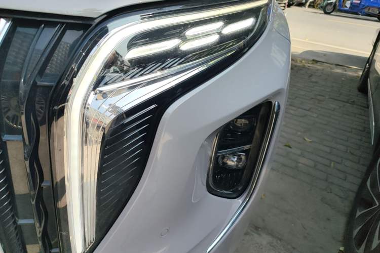 Used Hongqi HS7 PHEV 2024 2.0T PHEV Four-Wheel-Drive Flagship Edition 6 Seats Left Front Headlight