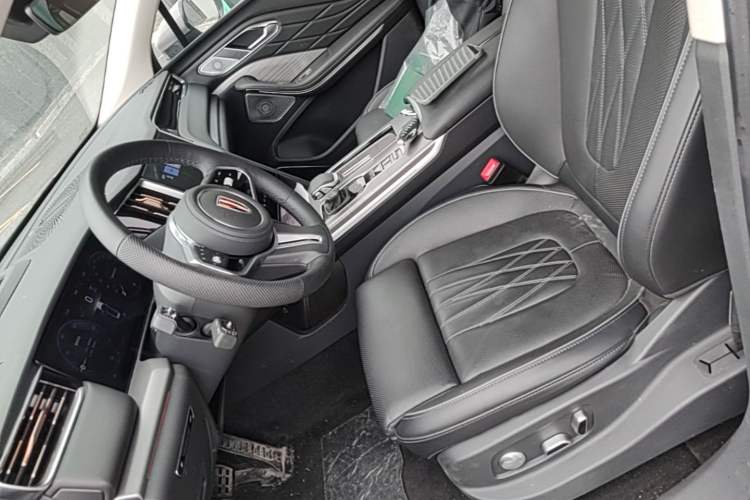 Used Hongqi HS7 PHEV 2024 2.0T PHEV Four-Wheel-Drive Flagship Edition 6 Seats Left Front Seat