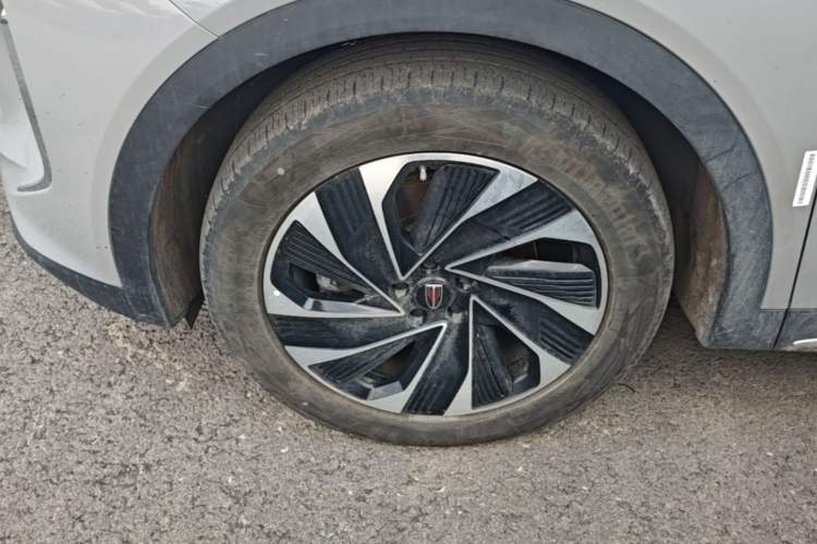 Used Hongqi HS7 PHEV 2024 2.0T PHEV Four-Wheel-Drive Flagship Edition 6 Seats Left Front Wheel Hub