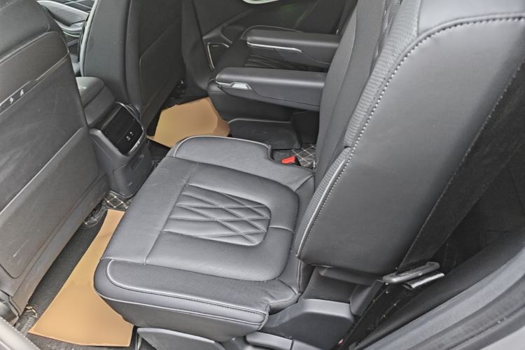 Used Hongqi HS7 PHEV 2024 2.0T PHEV Four-Wheel-Drive Flagship Edition 6 Seats Left Rear Seat