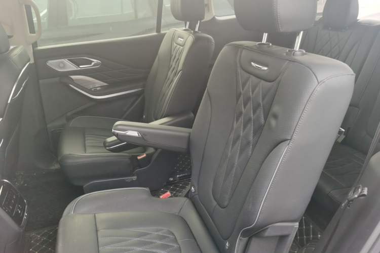 Used Hongqi HS7 PHEV 2024 2.0T PHEV Four-Wheel-Drive Flagship Edition 6 Seats Left Rear Seat