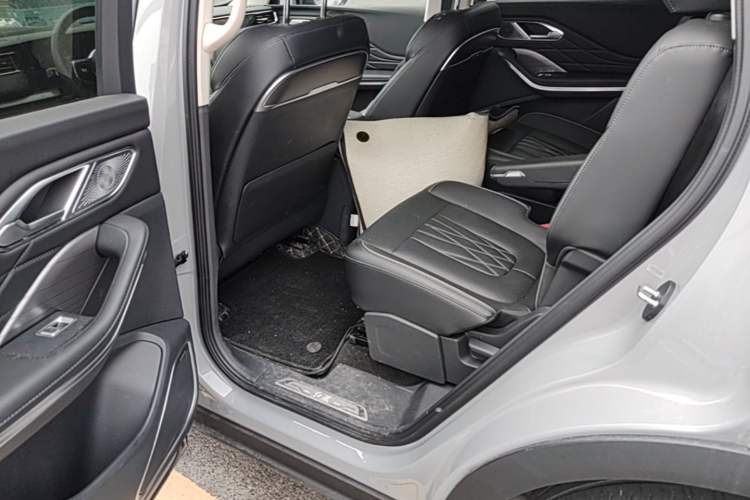 Used Hongqi HS7 PHEV 2024 2.0T PHEV Four-Wheel-Drive Flagship Edition 6 Seats Left Rear Seat