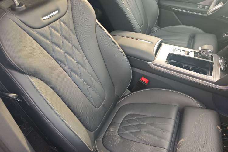 Used Hongqi HS7 PHEV 2024 2.0T PHEV Four-Wheel-Drive Flagship Edition 6 Seats Right Front Seat