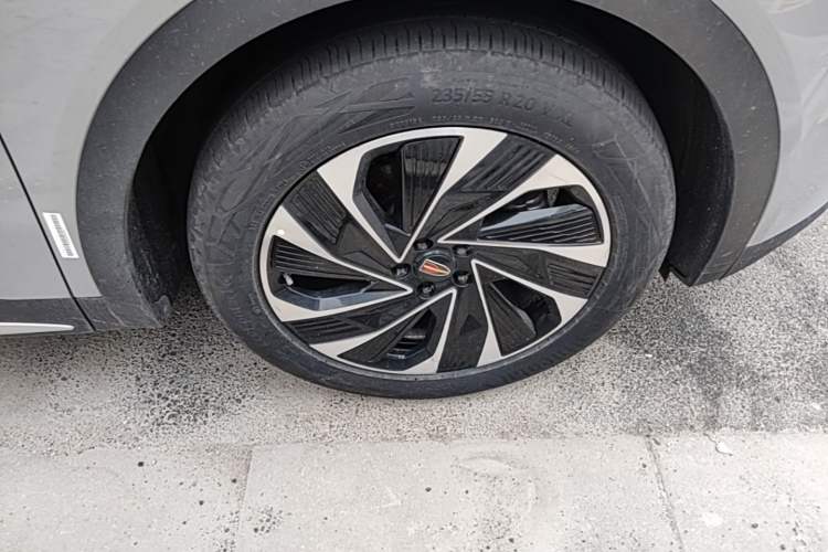 Used Hongqi HS7 PHEV 2024 2.0T PHEV Four-Wheel-Drive Flagship Edition 6 Seats Right Front Wheel Hub