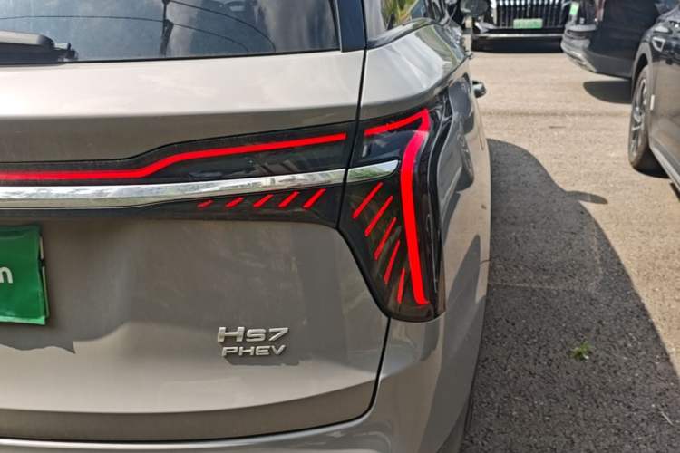 Used Hongqi HS7 PHEV 2024 2.0T PHEV Four-Wheel-Drive Flagship Edition 6 Seats Right Rear Taillight