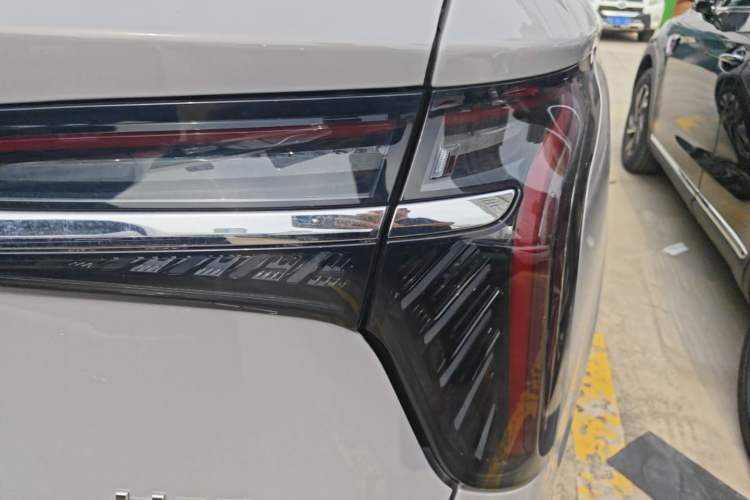 Used Hongqi HS7 PHEV 2024 2.0T PHEV Four-Wheel-Drive Flagship Edition 6 Seats Right Rear Taillight
