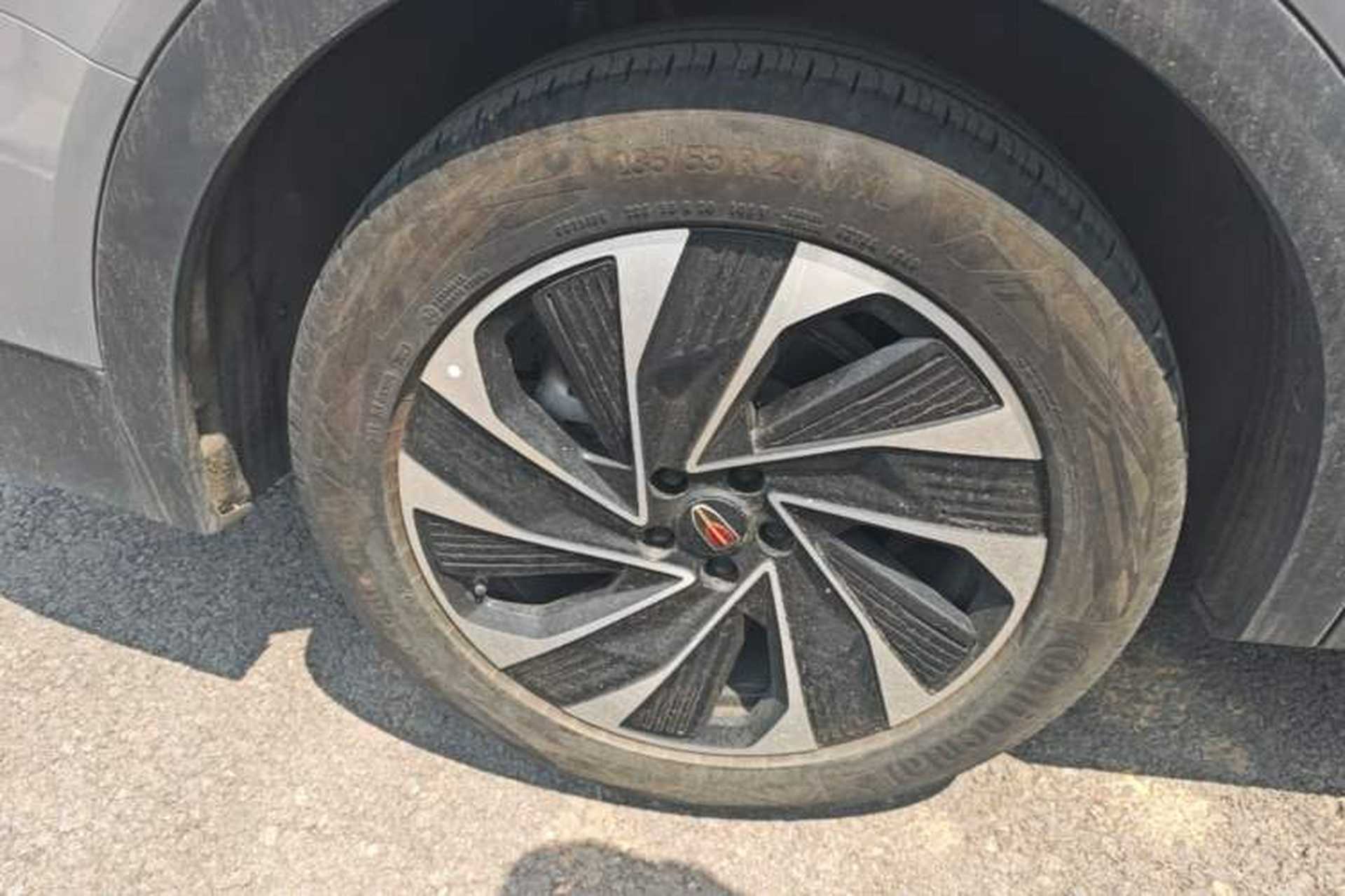 Used Hongqi HS7 PHEV 2024 2.0T PHEV Four-Wheel-Drive Flagship Edition 6 Seats Right Rear Wheel Hub