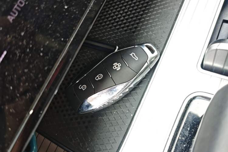 Used Hongqi HS7 PHEV 2024 2.0T PHEV Four-Wheel-Drive Flagship Edition 6 Seats Vehicle Key