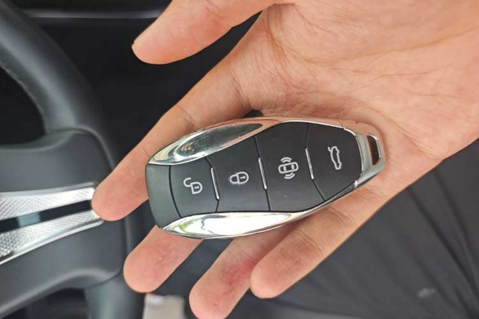 Used Hongqi HS7 PHEV 2024 2.0T PHEV Four-Wheel-Drive Flagship Edition 6 Seats Vehicle Key