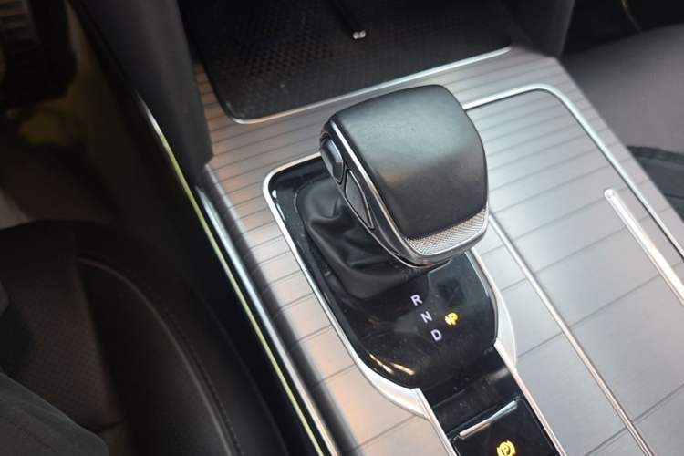 Used Hongqi HS7 PHEV 2024 2.0T PHEV Four-Wheel Drive Flagship Edition 6 Seats Gear Lever