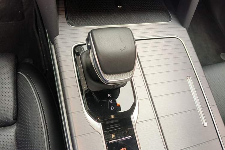 Used Hongqi HS7 PHEV 2024 2.0T PHEV Four-Wheel Drive Flagship Edition 6 Seats Gear Lever