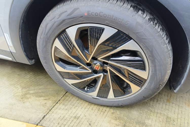 Used Hongqi HS7 PHEV 2024 2.0T PHEV Four-Wheel Drive Flagship Edition 6 Seats Right Front Wheel Hub
