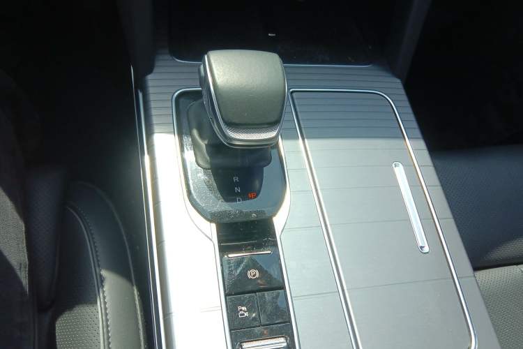 Used Hongqi HS7 PHEV 2024 2.0T PHEV Four-Wheel-Drive Flagship Edition 6 Seats Gear Lever