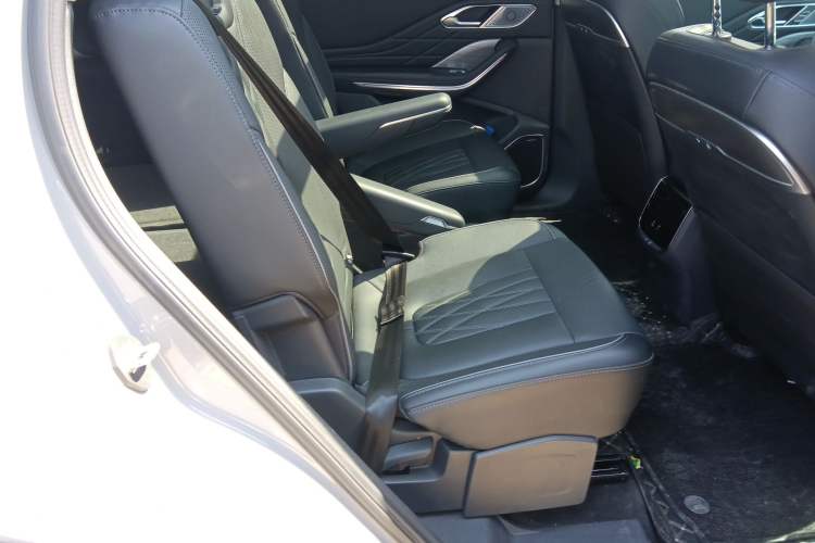 Used Hongqi HS7 PHEV 2024 2.0T PHEV Four-Wheel-Drive Flagship Edition 6 Seats Left Rear Seat