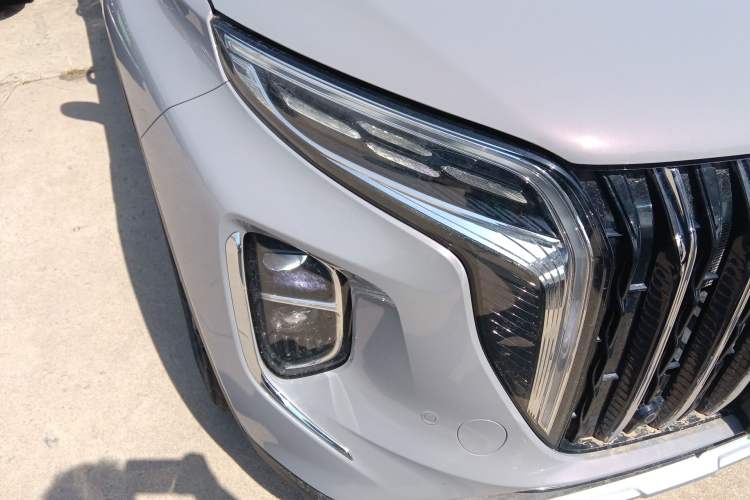 Used Hongqi HS7 PHEV 2024 2.0T PHEV Four-Wheel-Drive Flagship Edition 6 Seats Right Front Headlight