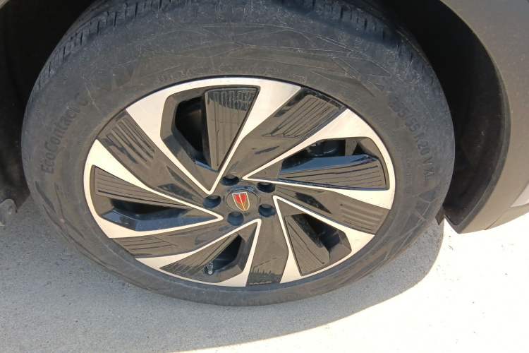 Used Hongqi HS7 PHEV 2024 2.0T PHEV Four-Wheel-Drive Flagship Edition 6 Seats Right Front Wheel Hub