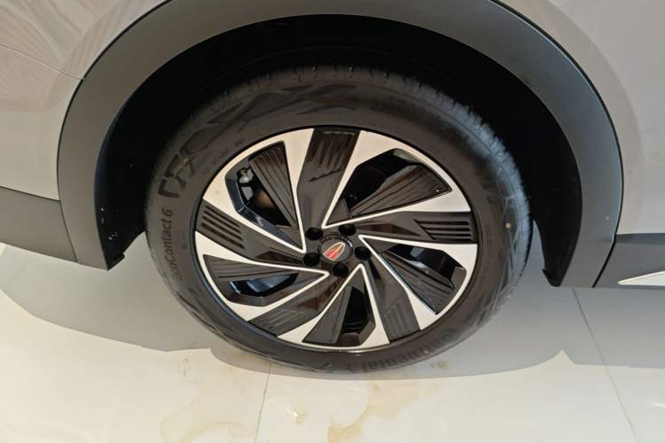 Used Hongqi HS7 PHEV 2024 2.0T PHEV Four-Wheel-Drive Flagship Edition 6 Seats Right Rear Wheel Hub