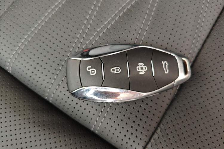 Used Hongqi HS7 PHEV 2024 2.0T PHEV Four-Wheel-Drive Flagship Edition 6 Seats Vehicle Key