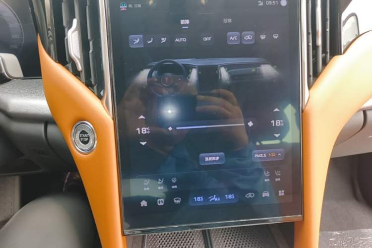 Used Hongqi HS7 PHEV 2025 Model 2.0T PHEV Four-Wheel Drive 2 Million Units Commemorative Edition 6-Seater Audio And AC Panel