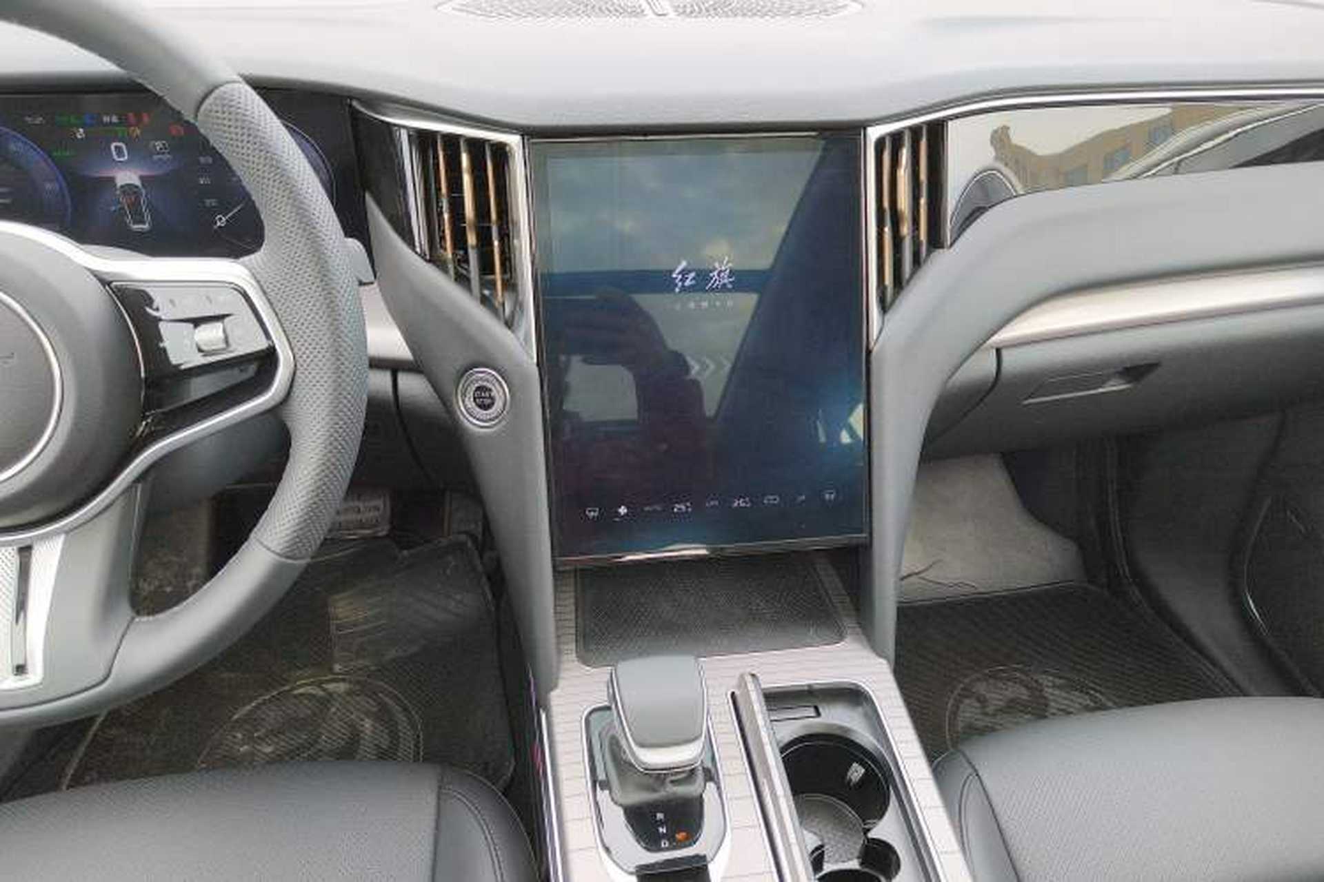 Used Hongqi HS7 PHEV 2025 Model 2.0T PHEV Two-Wheel Drive Qi Xiang Edition 6-Seater Audio And AC Panel