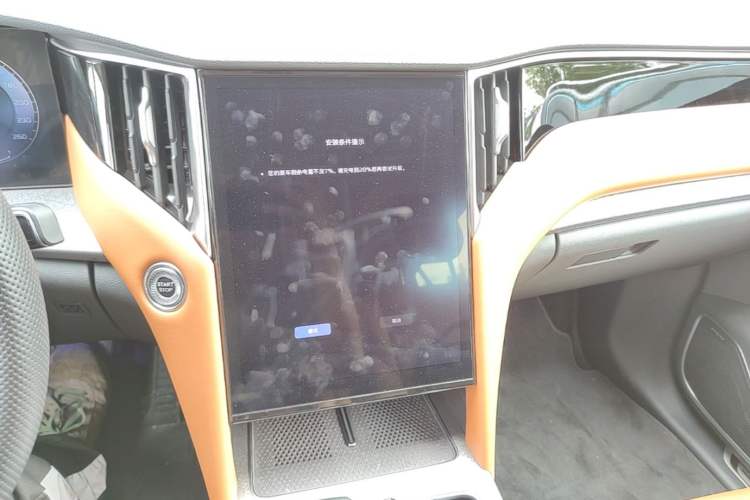 Used Hongqi HS7 PHEV 2025 Model 2.0T PHEV Four-Wheel Drive 2 Million Units Commemorative Edition 6-Seater Audio And AC Panel