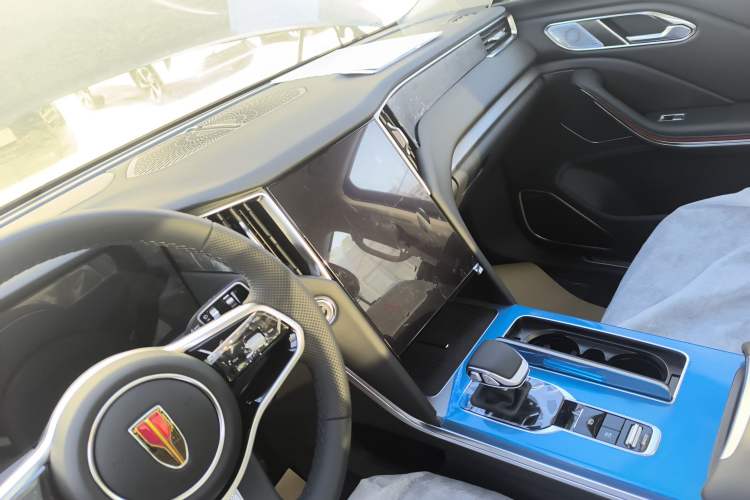 Used Hongqi HS7 PHEV 2025 Model 2.0T PHEV Four-Wheel Drive 2 Million Units Commemorative Edition 6-Seater Audio And AC Panel