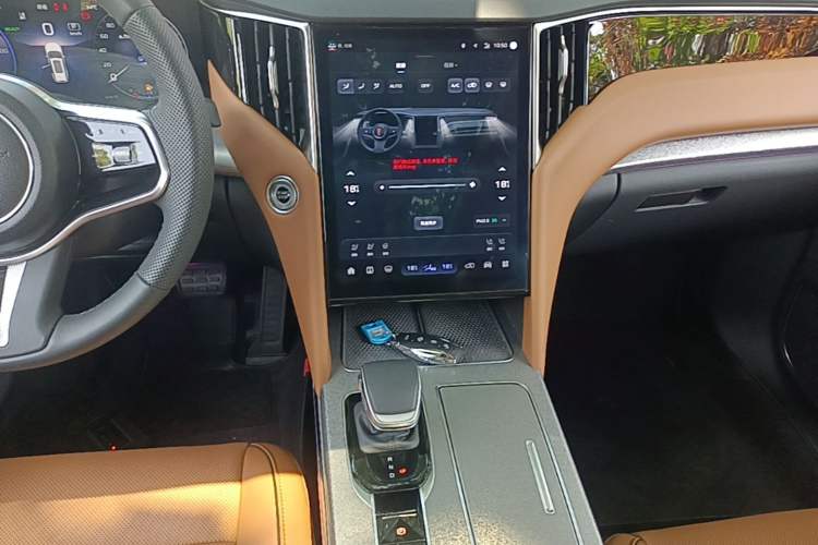 Used Hongqi HS7 PHEV 2025 Model 2.0T PHEV Four-Wheel Drive 2 Million Units Commemorative Edition 6-Seater Audio And AC Panel