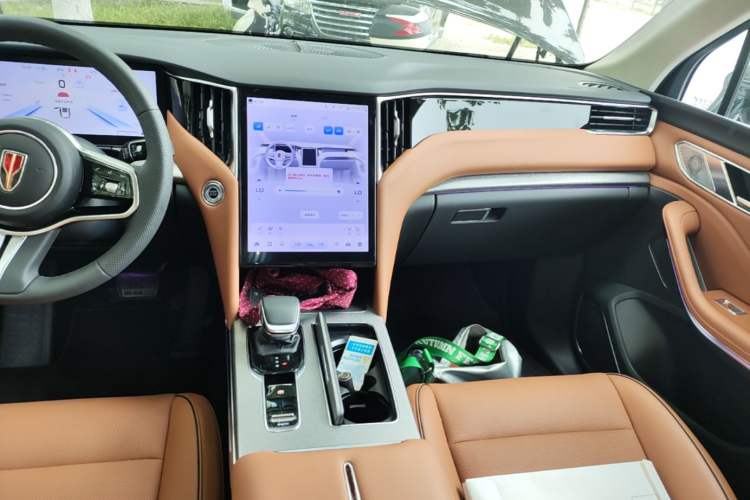 Used Hongqi HS7 PHEV 2025 Model 2.0T PHEV Four-Wheel Drive 2 Million Units Commemorative Edition 6-Seater Audio And AC Panel