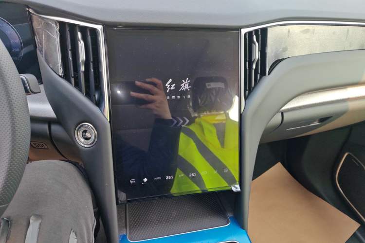 Used Hongqi HS7 PHEV 2025 Model 2.0T PHEV Two-Wheel Drive Qi Xiang Edition 6-Seater Audio And AC Panel