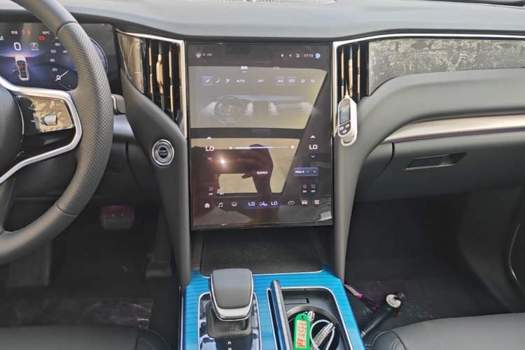 Used Hongqi HS7 PHEV 2025 Model 2.0T PHEV Two-Wheel Drive Qi Xiang Edition 7-Seater Audio And AC Panel