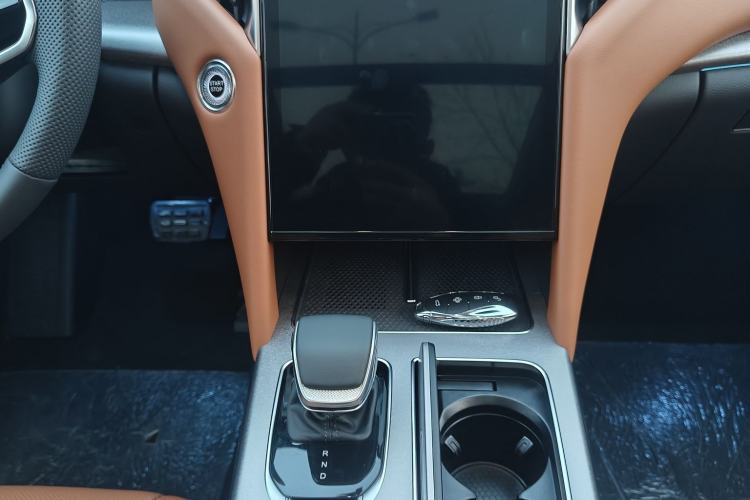 Used Hongqi HS7 PHEV 2025 Model 2.0T PHEV Four-Wheel Drive 2 Million Units Commemorative Edition 6-Seater Audio And AC Panel