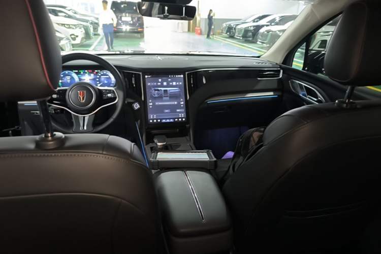 Used Hongqi HS7 PHEV 2025 Model 2.0T PHEV Two-Wheel Drive Qi Xiang Edition 6-Seater Center Console