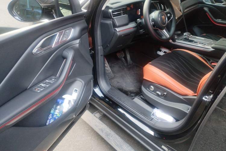 Used Hongqi HS7 PHEV 2025 Model 2.0T PHEV Four-Wheel Drive 2 Million Units Commemorative Edition 6-Seater Driver Seat