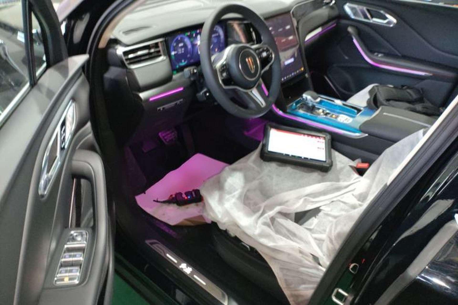 Used Hongqi HS7 PHEV 2025 Model 2.0T PHEV Four-Wheel Drive 2 Million Units Commemorative Edition 6-Seater Driver Seat