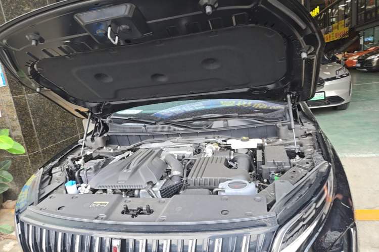 Used Hongqi HS7 PHEV 2025 Model 2.0T PHEV Four-Wheel Drive 2 Million Units Commemorative Edition 6-Seater Engine Bay