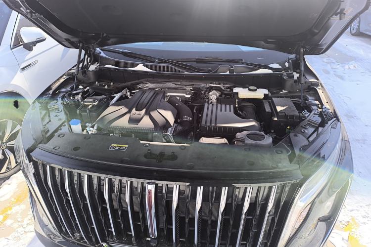 Used Hongqi HS7 PHEV 2025 Model 2.0T PHEV Four-Wheel Drive 2 Million Units Commemorative Edition 6-Seater Engine Bay