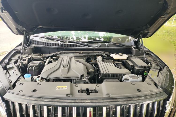 Used Hongqi HS7 PHEV 2025 Model 2.0T PHEV Four-Wheel Drive 2 Million Units Commemorative Edition 6-Seater Engine Bay