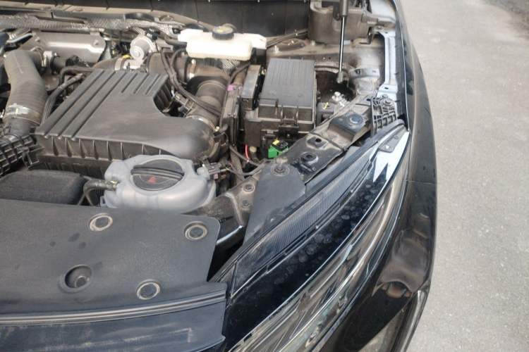 Used Hongqi HS7 PHEV 2025 Model 2.0T PHEV Four-Wheel Drive 2 Million Units Commemorative Edition 6-Seater Engine Bay Left