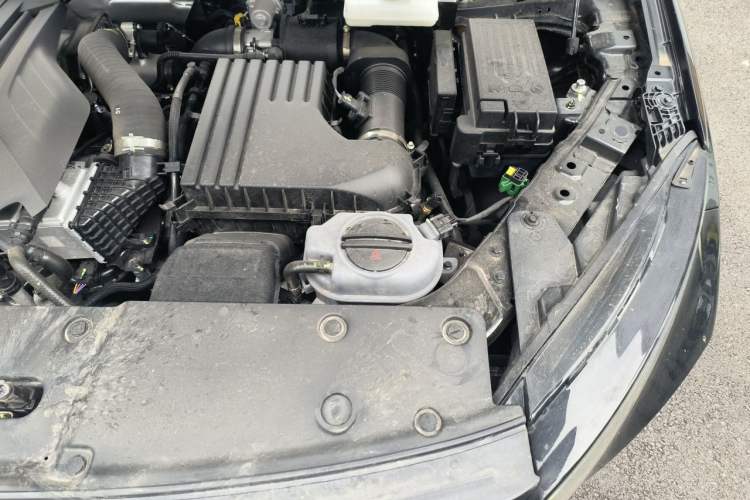 Used Hongqi HS7 PHEV 2025 Model 2.0T PHEV Four-Wheel Drive 2 Million Units Commemorative Edition 6-Seater Engine Bay Left