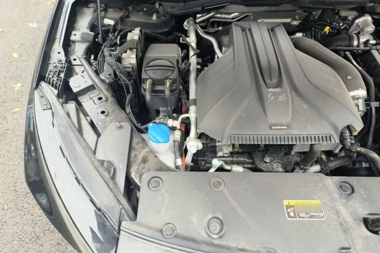 Used Hongqi HS7 PHEV 2025 Model 2.0T PHEV Four-Wheel Drive 2 Million Units Commemorative Edition 6-Seater Engine Bay Right
