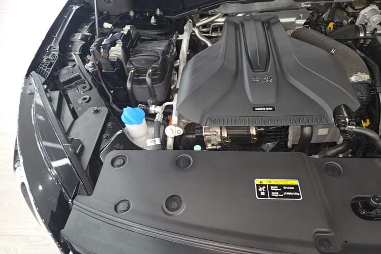 Used Hongqi HS7 PHEV 2025 Model 2.0T PHEV Four-Wheel Drive 2 Million Units Commemorative Edition 6-Seater Engine Bay Right