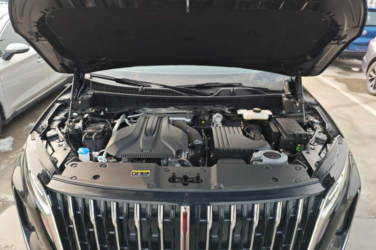 Used Hongqi HS7 PHEV 2025 Model 2.0T PHEV Four-Wheel Drive 2 Million Units Commemorative Edition 6-Seater Engine Bay