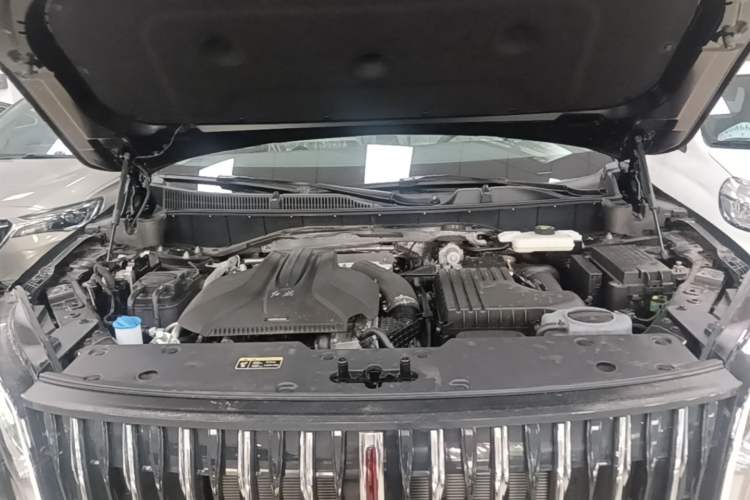 Used Hongqi HS7 PHEV 2025 Model 2.0T PHEV Four-Wheel Drive 2 Million Units Commemorative Edition 6-Seater Engine Bay