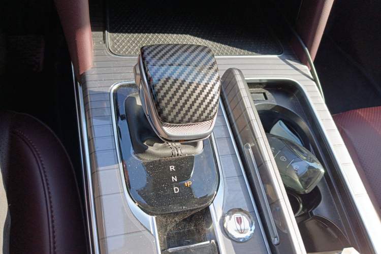 Used Hongqi HS7 PHEV 2025 Model 2.0T PHEV Two-Wheel Drive Qi Xiang Edition 6-Seater Gear Lever